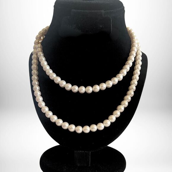 Vintage Pearlesque Beauty Collection Necklace 36" - Avon - RARE - NIB - Picture 2 of 3